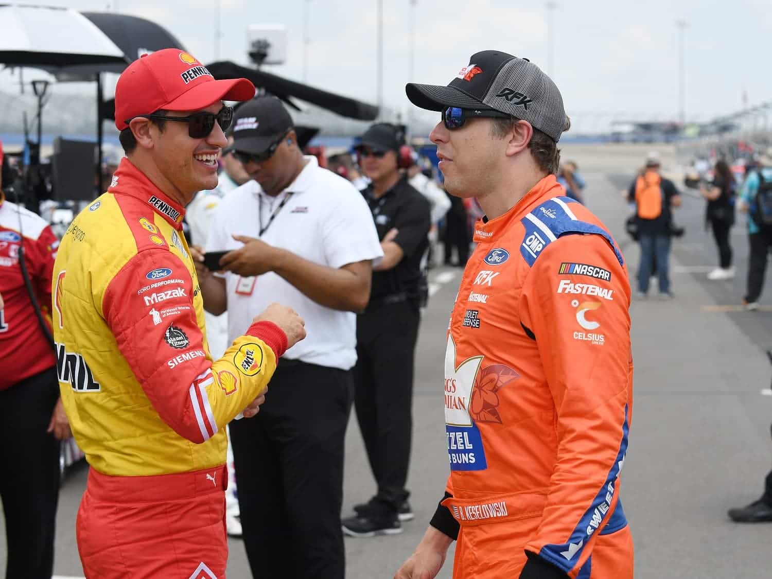 Joey Logano and Brad Keselowski talk during qualifying for the NASCAR Cup Series Ally 400 on June 25, 2022 at Nashville Superspeedway. | Jeffrey Vest/Sportswire Icon via Getty Images