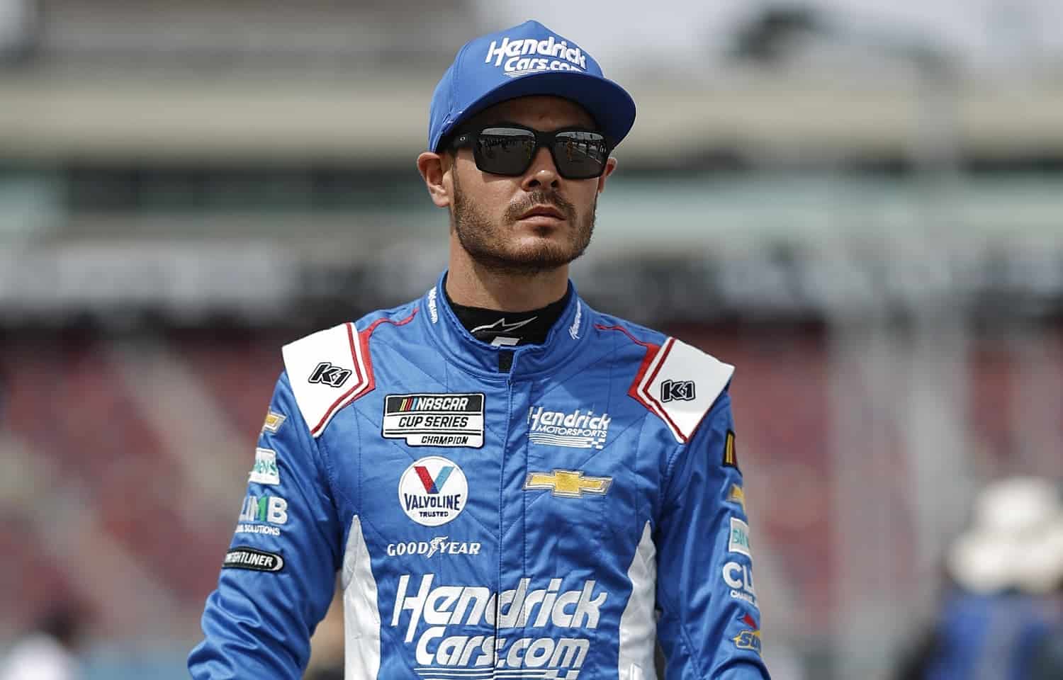 Kyle Larson walks the grid during qualifying for the NASCAR Cup Series United Rentals Work United 500 at Phoenix Raceway on March 11, 2023.