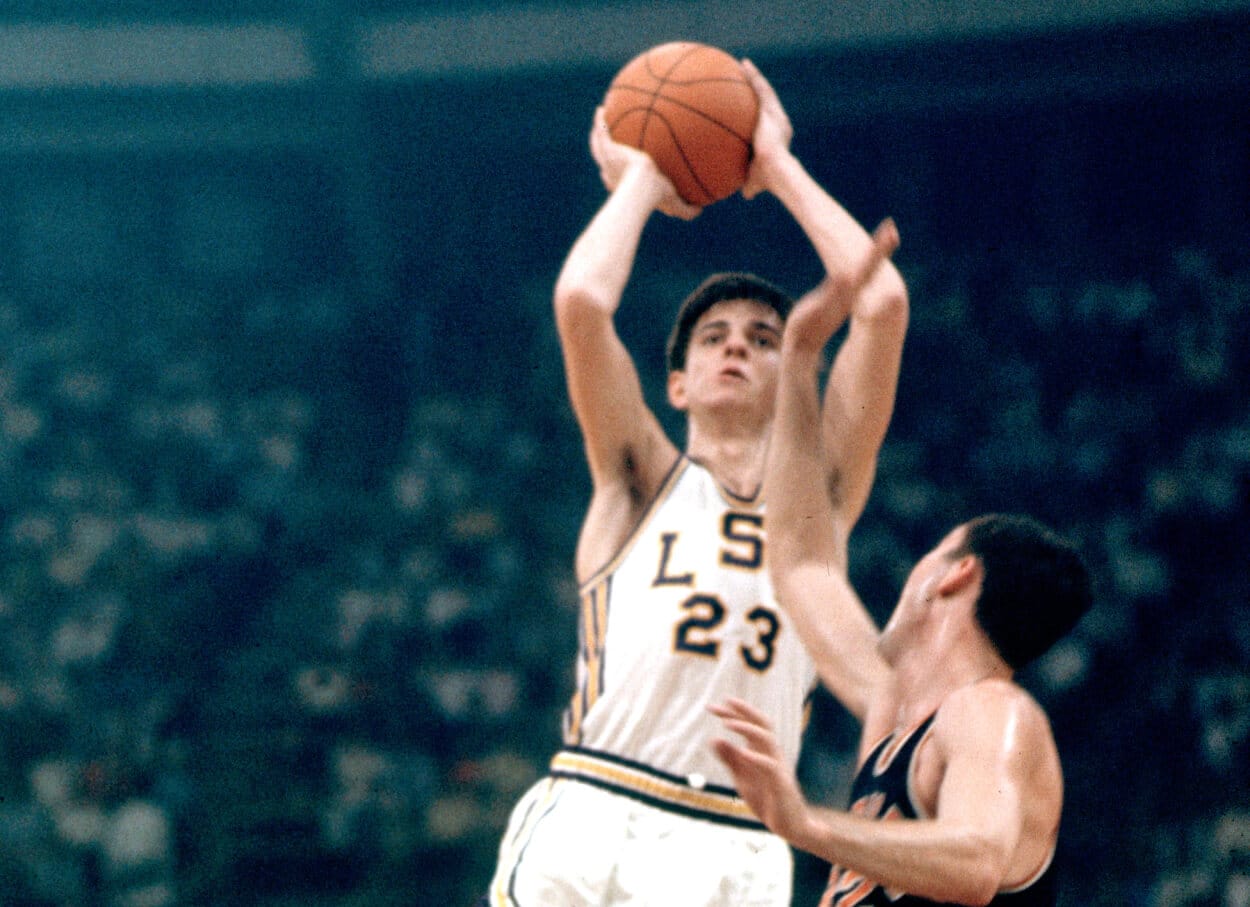 Pete Maravich of the LSU Tigers shoots the ball.