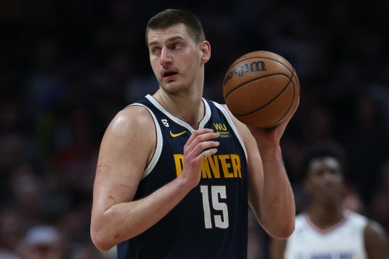 Nikola Jokic looks to pass against the Clippers.