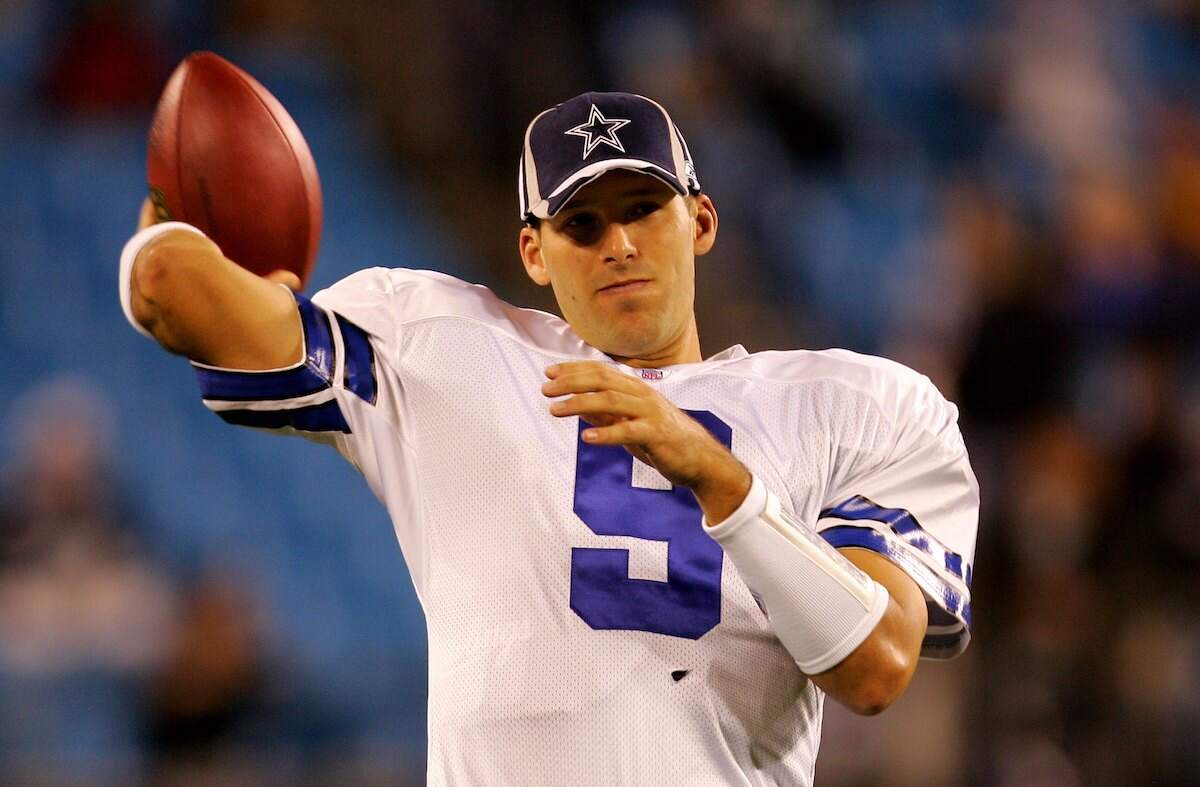 Tony Romo of the Dallas Cowboys warms up before a game in 2006