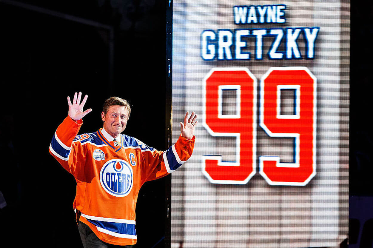 Wayne Gretzky waves to the crowd during the closing of Rexall Place.