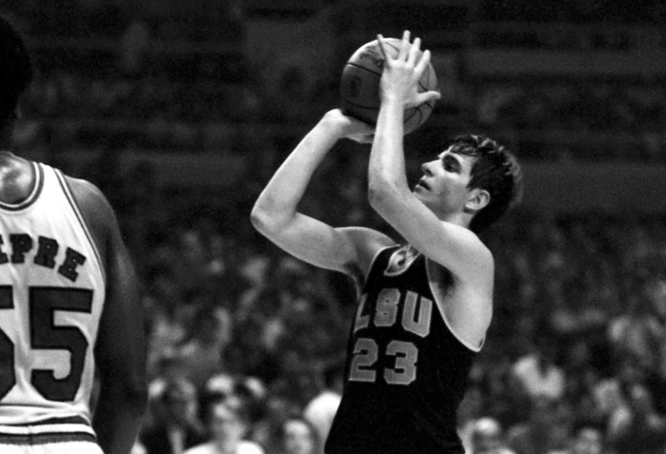 Pete Maravich of the Louisiana State Tigers shoots a free throw.
