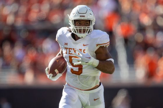 Bijan Robinson runs for a touchdown.
