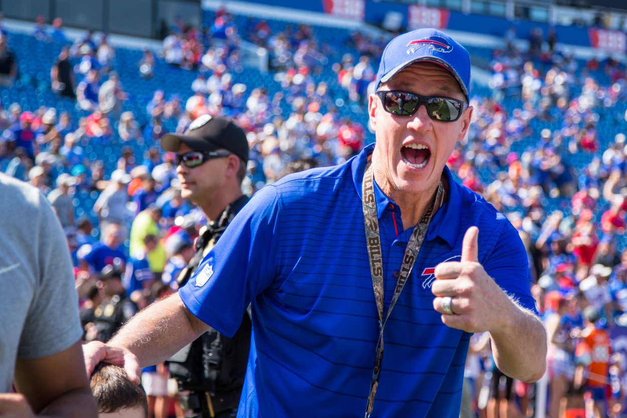 Hall of Fame quarterback Jim Kelly gives a thumbs up.