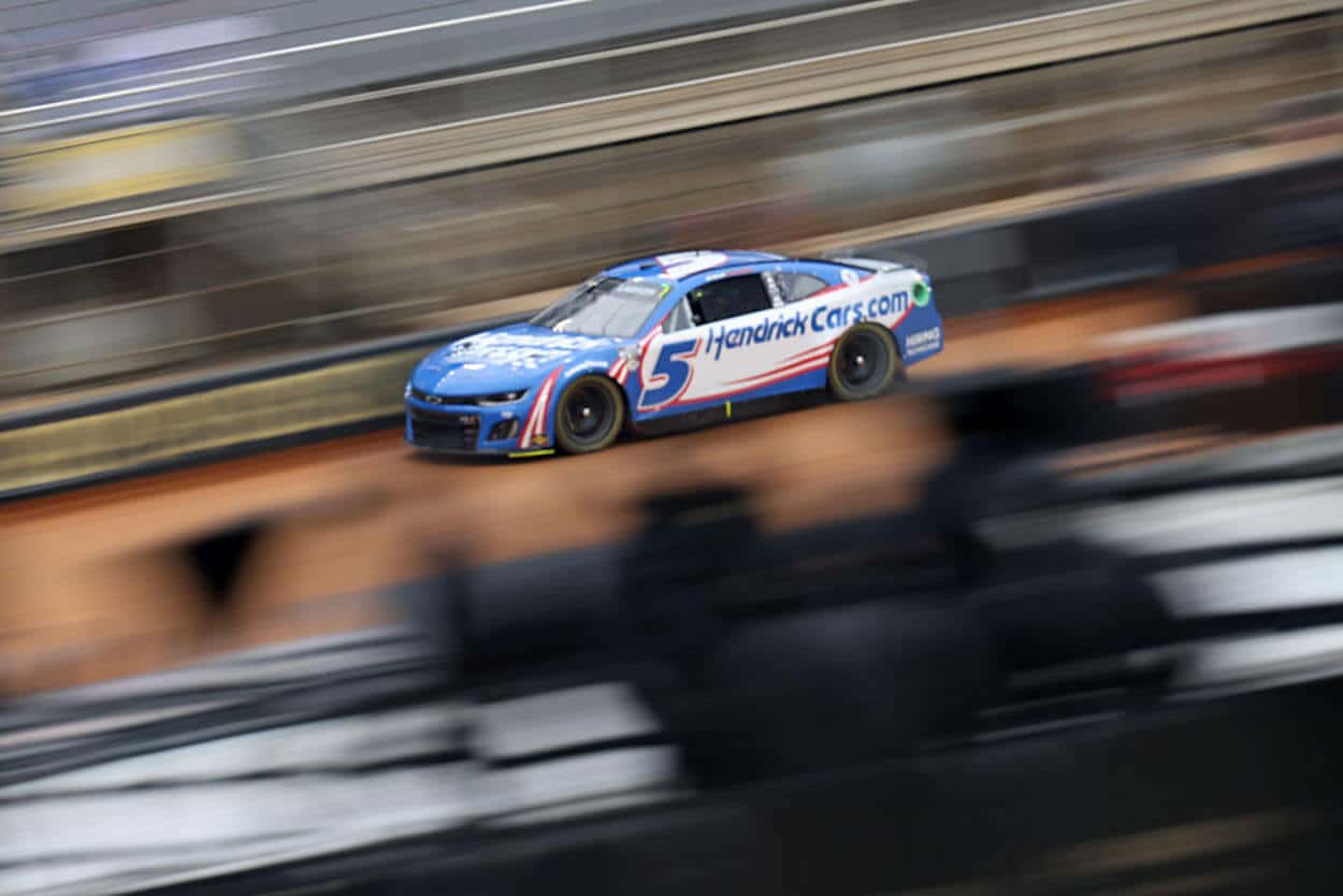 Kyle Larson during qualifying for the Food City Dirt Race on Dirt at Bristol Motor Speedway.