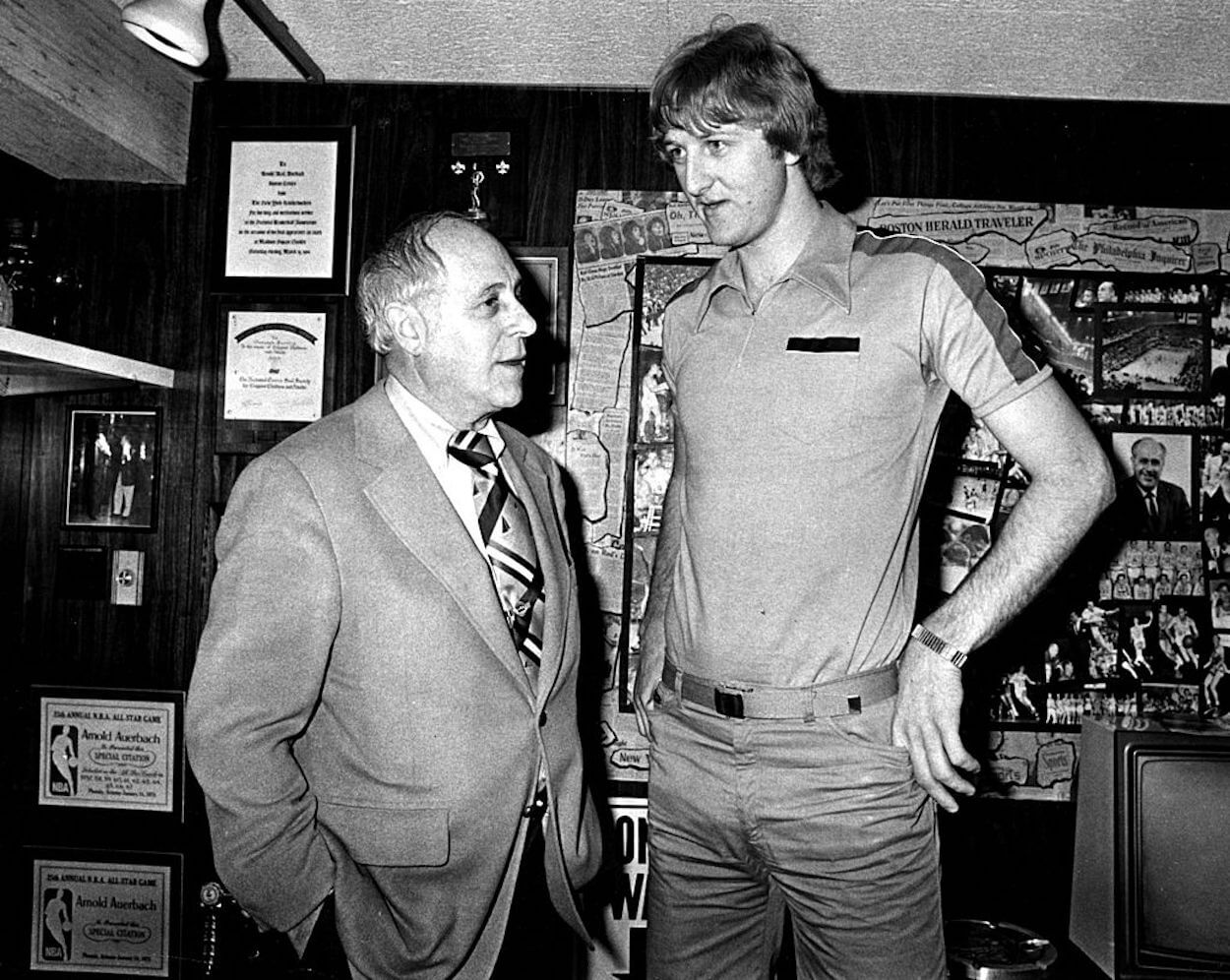 Larry Bird (R) and Red Auerbach (L) in conversation.