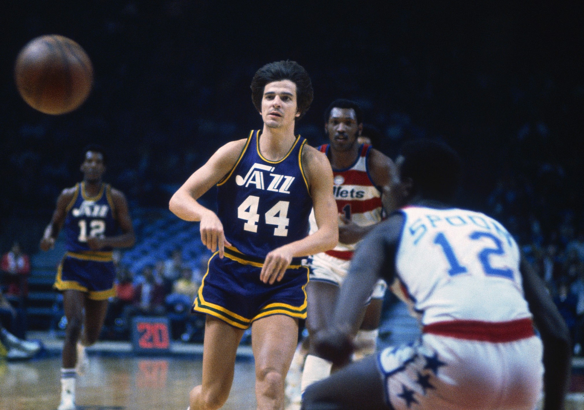 New Orleans Jazz guard Pete Maravich passes the ball near the basket