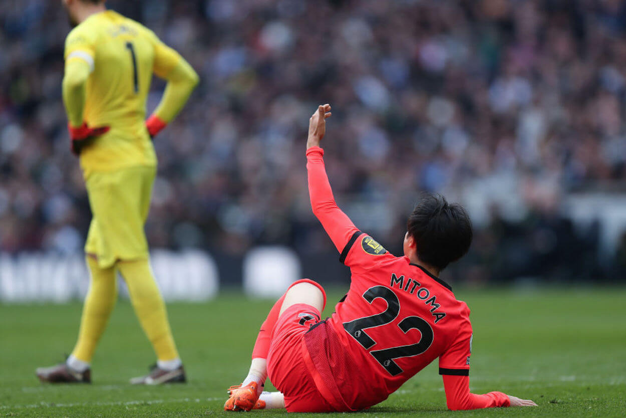 Kaoru Mitoma stays down after a challenge. Premier League VAR failed to award a penalty kick.