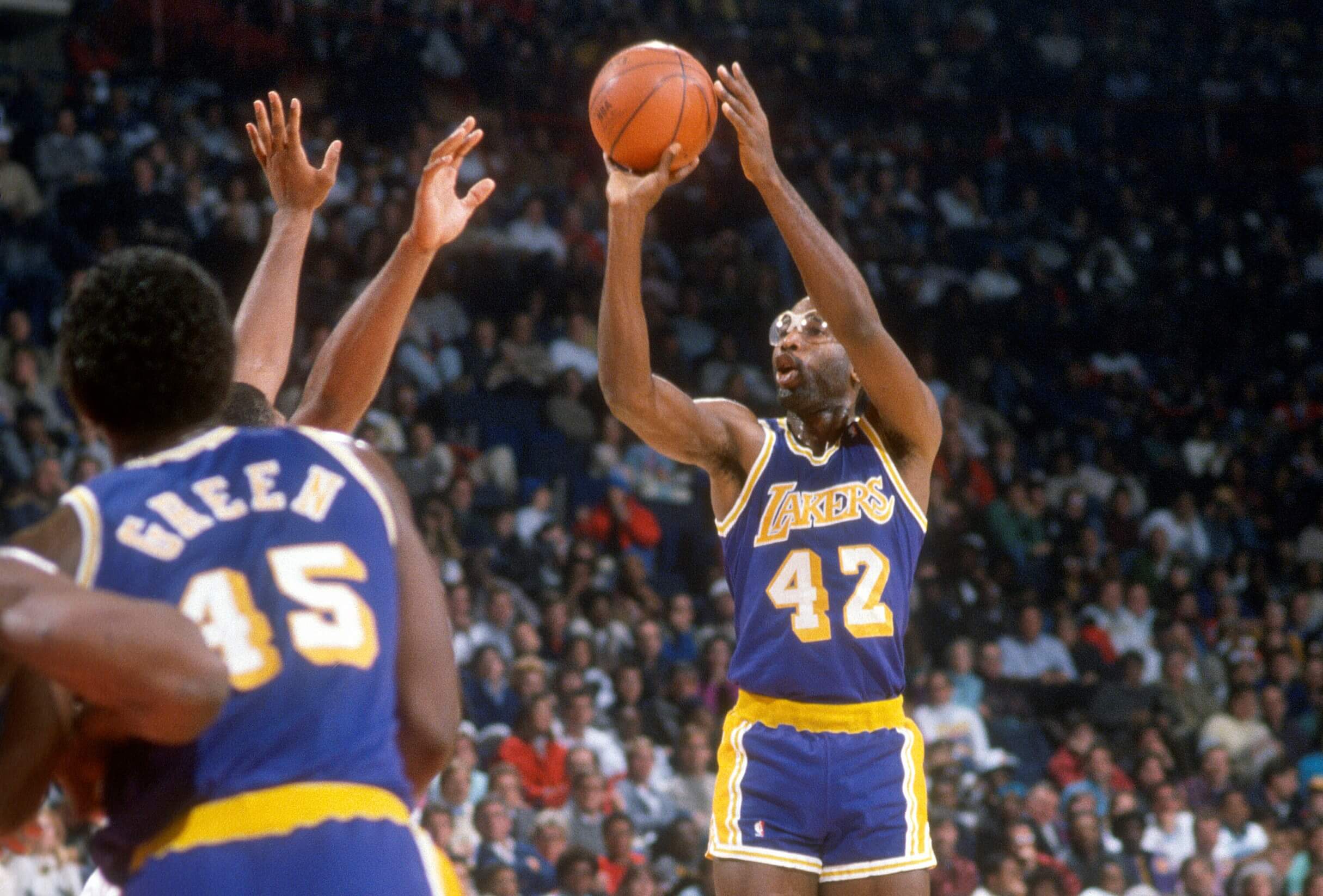 James Worthy of the Los Angeles Lakers shoots against the Washington Bullets.