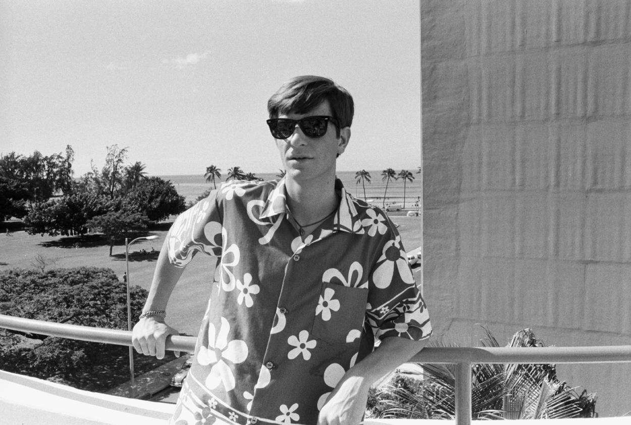 Pete Maravich poses
