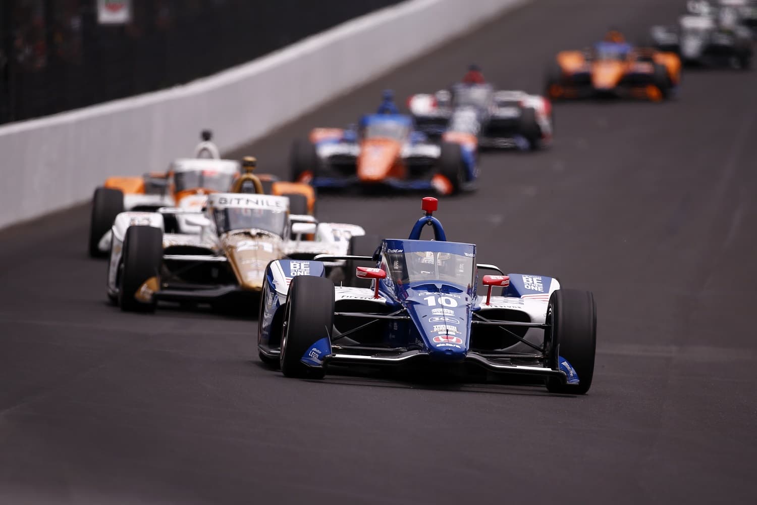 Alex Palou passing Rinus VeeKay during the NTT IndyCar Series Indianapolis 500 on May 28, 2023.