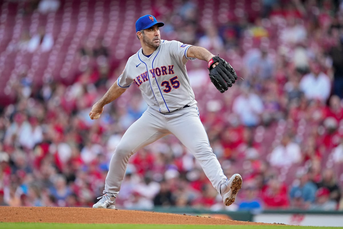 Justin Verlander prepares to deliver a pitch for the New York Mets.