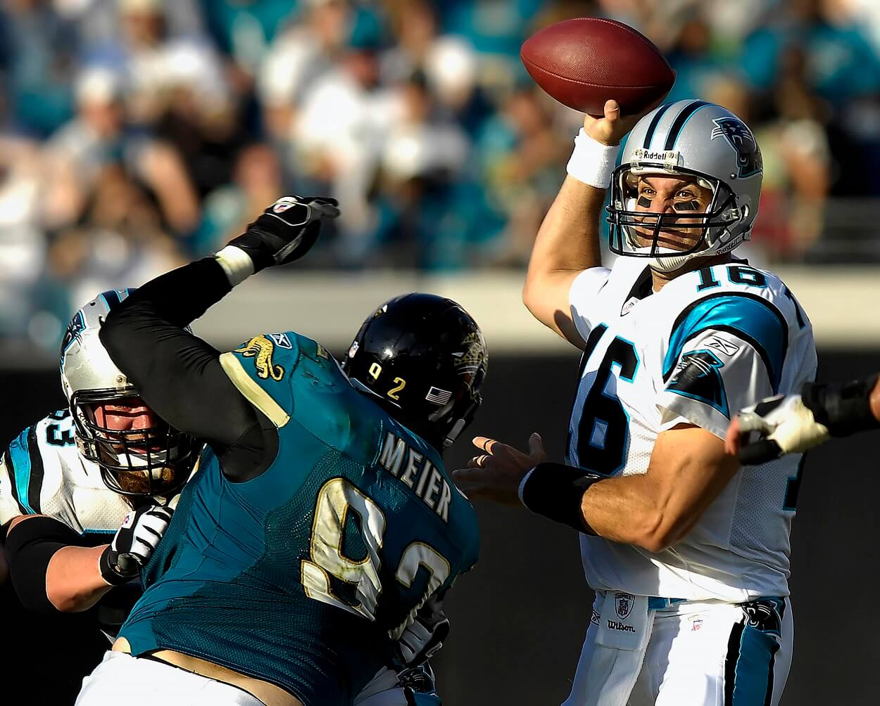 Vinny Testaverde during a 2007 NFL matchup between the Panthers and Jaguars
