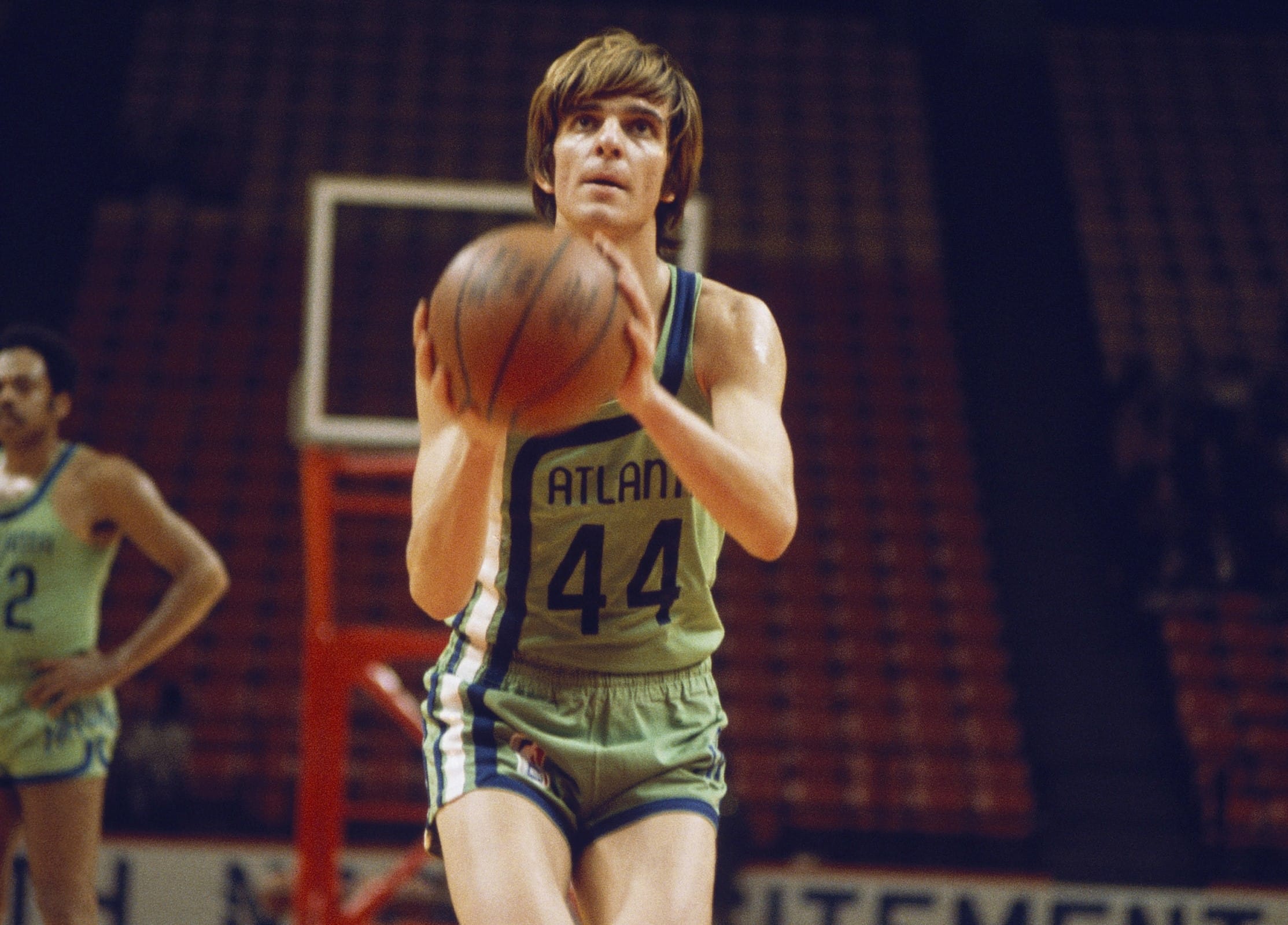 Atlanta Hawks guard Pete Maravich shoots a free throw.