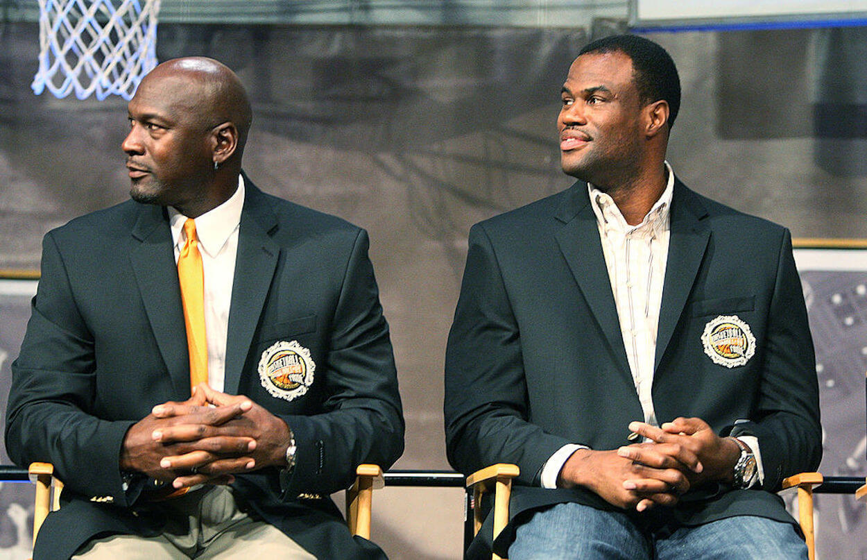 David Robinson (R) and Michael Jordan (L) during a 2009 Basketball Hall of Fame press conference.