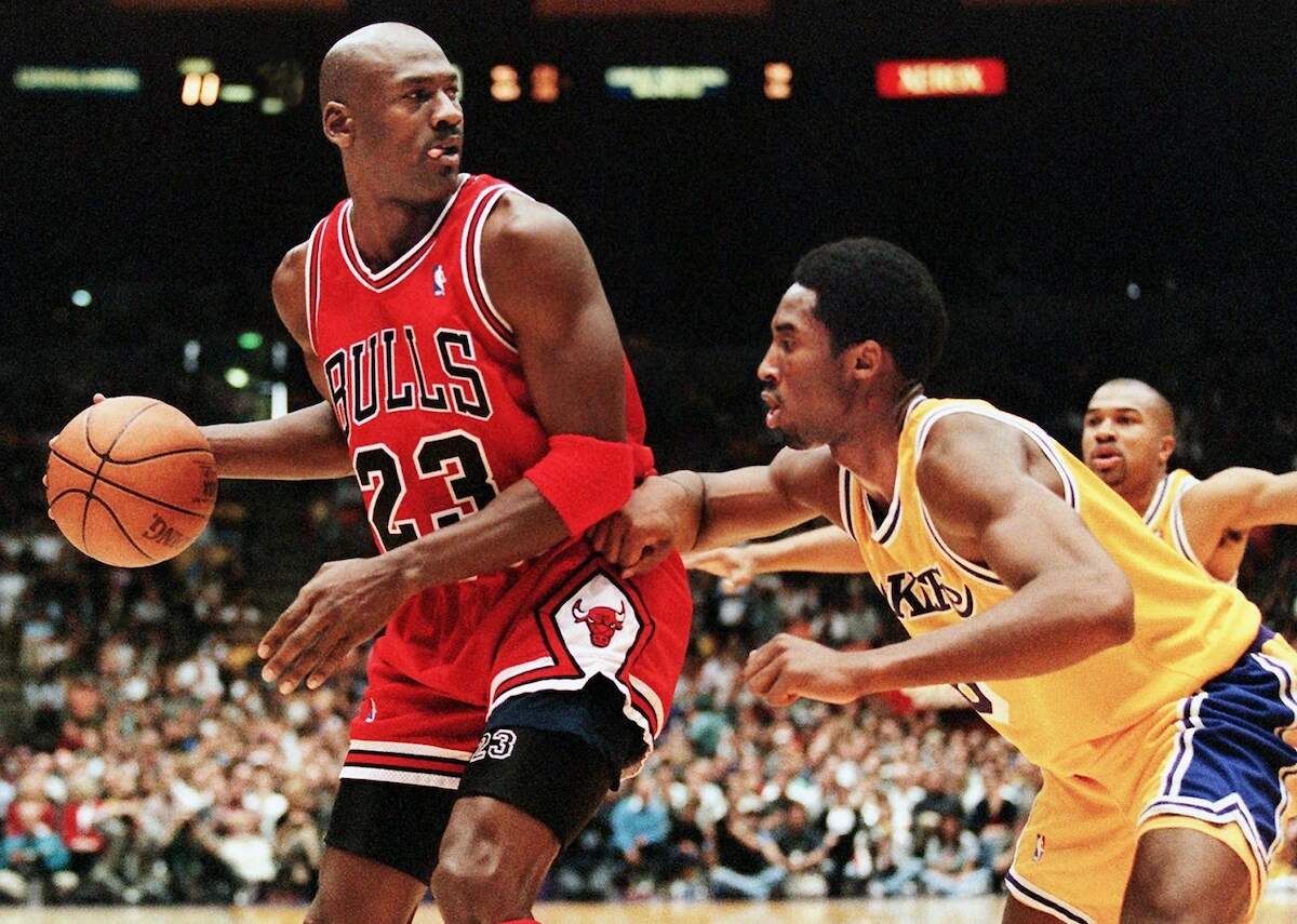 Kobe Bryant guards Michael Jordan during a Bulls-Lakers game