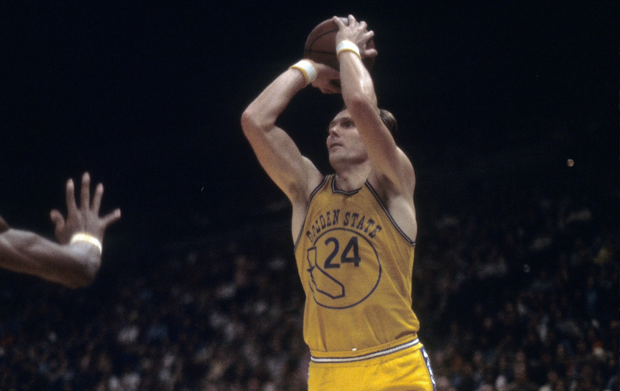 Rick Barry of the Golden State Warriors shoots a jump shot against the Los Angeles Lakers.