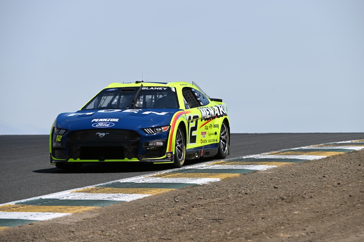 Ryan Blaney practices.