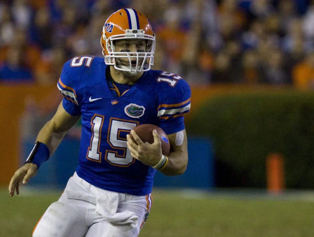 Tim Tebow runs with the football for the Florida Gators