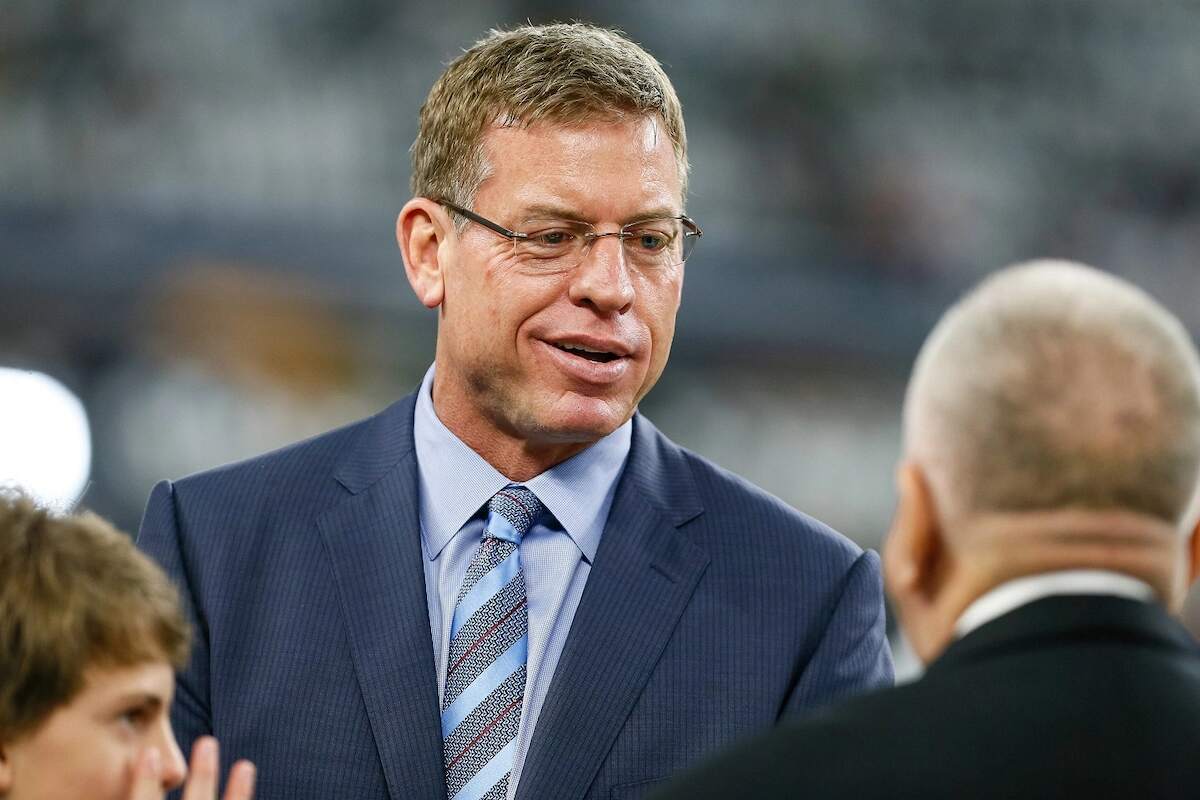 Former Dallas Cowboys quarterback Troy Aikman visits the sidelines prior to a Dallas Cowboys game