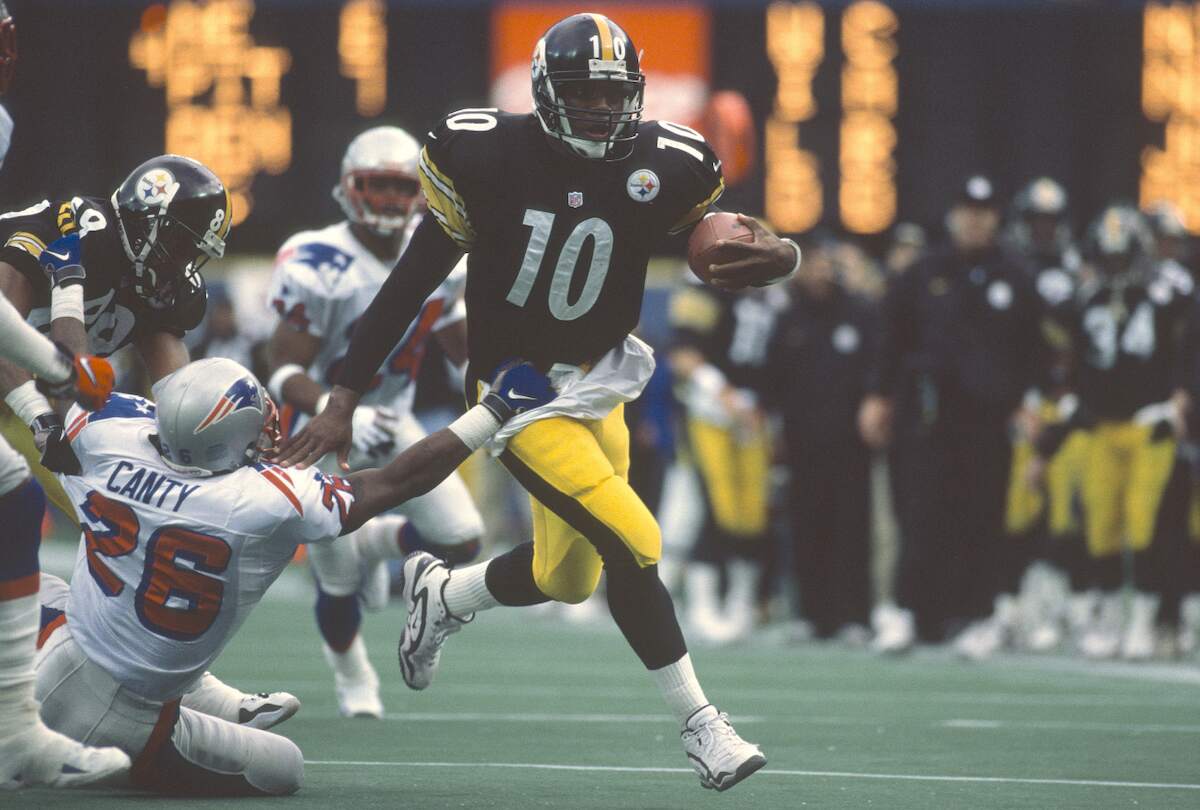 Kordell Stewart of the Pittsburgh Steelers fights off the tackle of Chris Canty of the New England Patriots during the 1998 AFC Divisional Playoffs