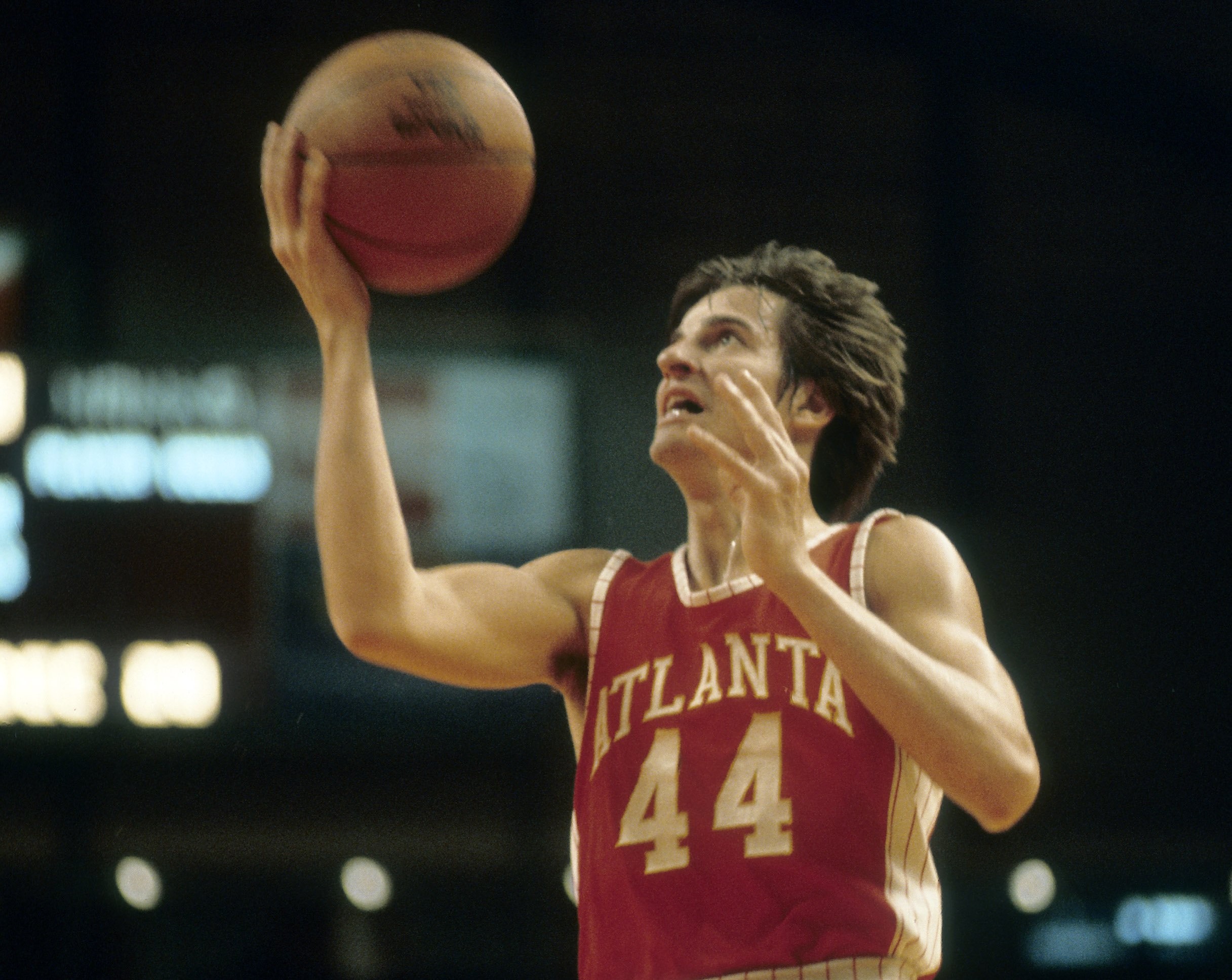 Pete Maravich of the Atlanta Hawks in action against the Washington Bullets.