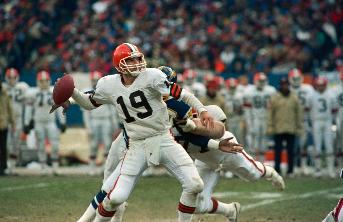 Cleveland Browns quarterback Bernie Kosar prepares to throw a pass.