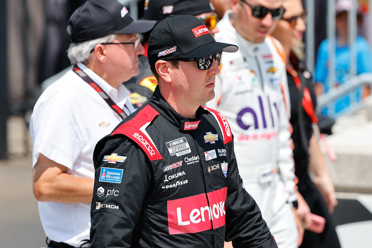 Clint Bowyer Raises Red Flag on Kyle Busch on Eve of Playoffs