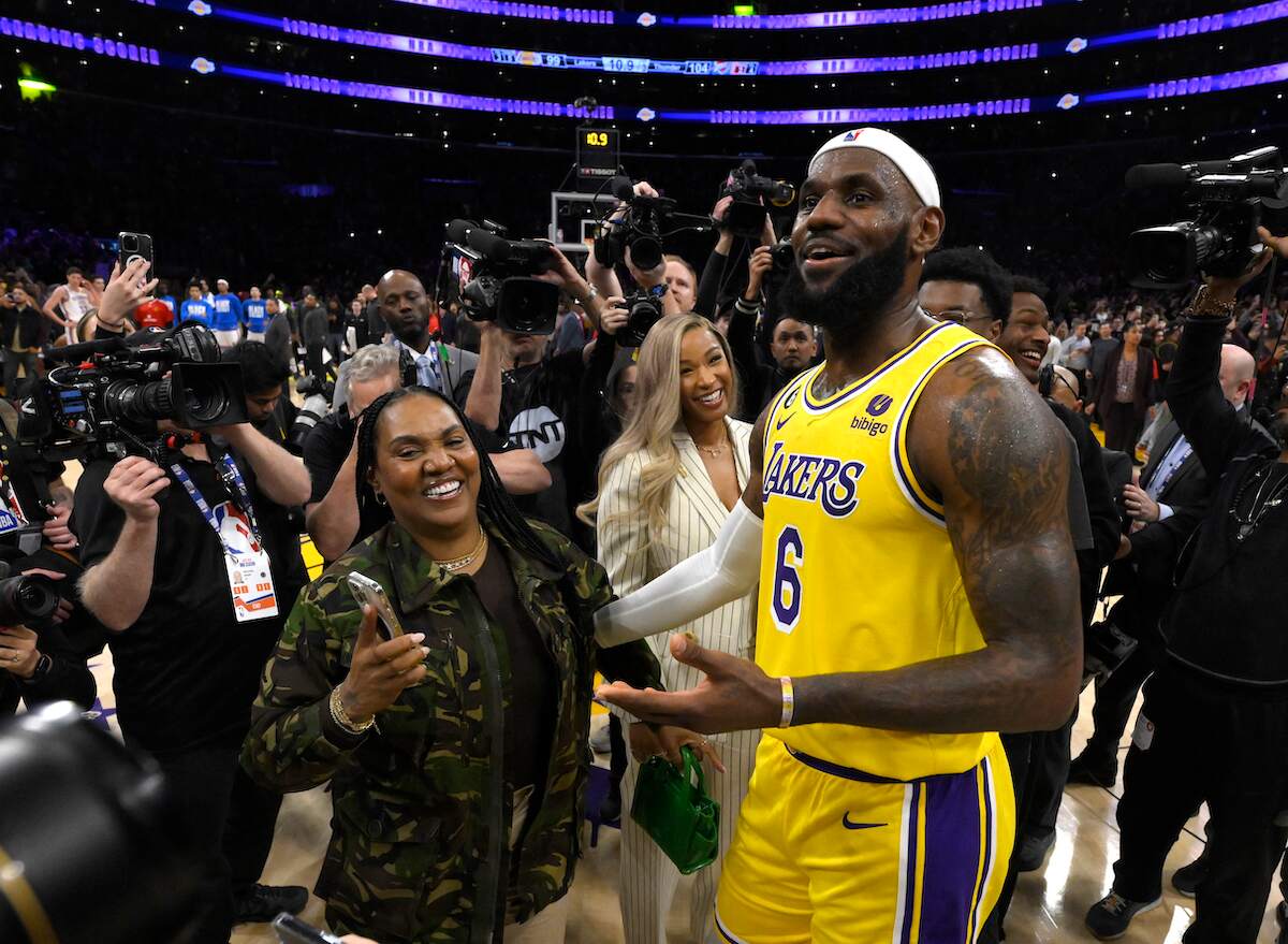 Los Angeles Lakers' LeBron James celebrates with his mom Gloria James and wife Savannah James after breaking former Los Angeles Lakers Kareem Abdul Jabbar's scoring record