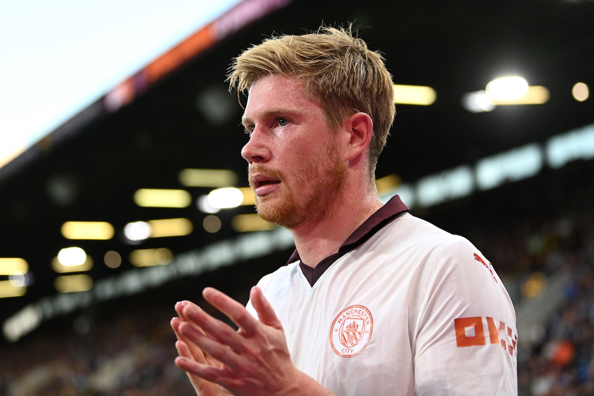 Kevin De Bruyne claps