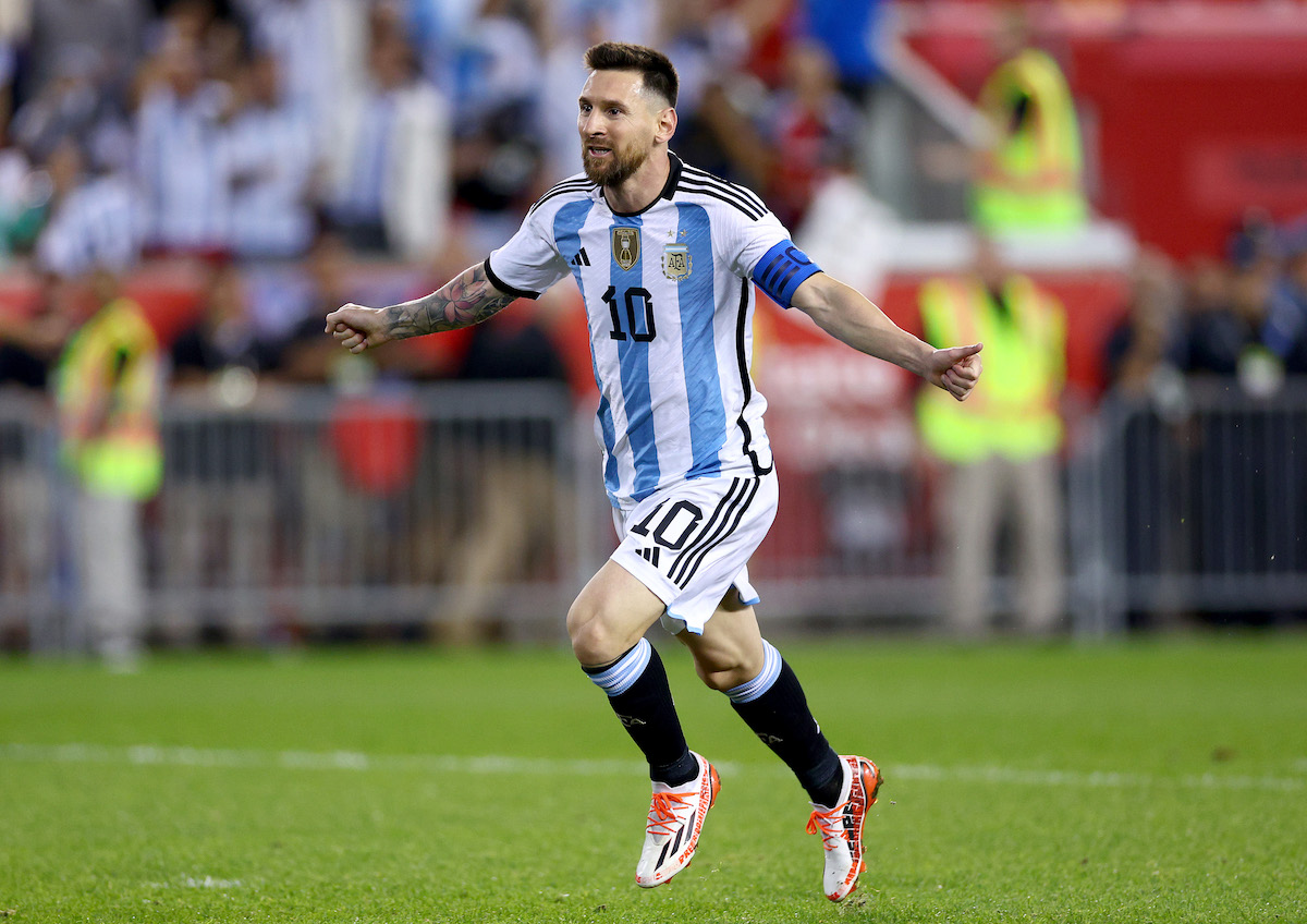 Lionel Messi celebrates for Agentina