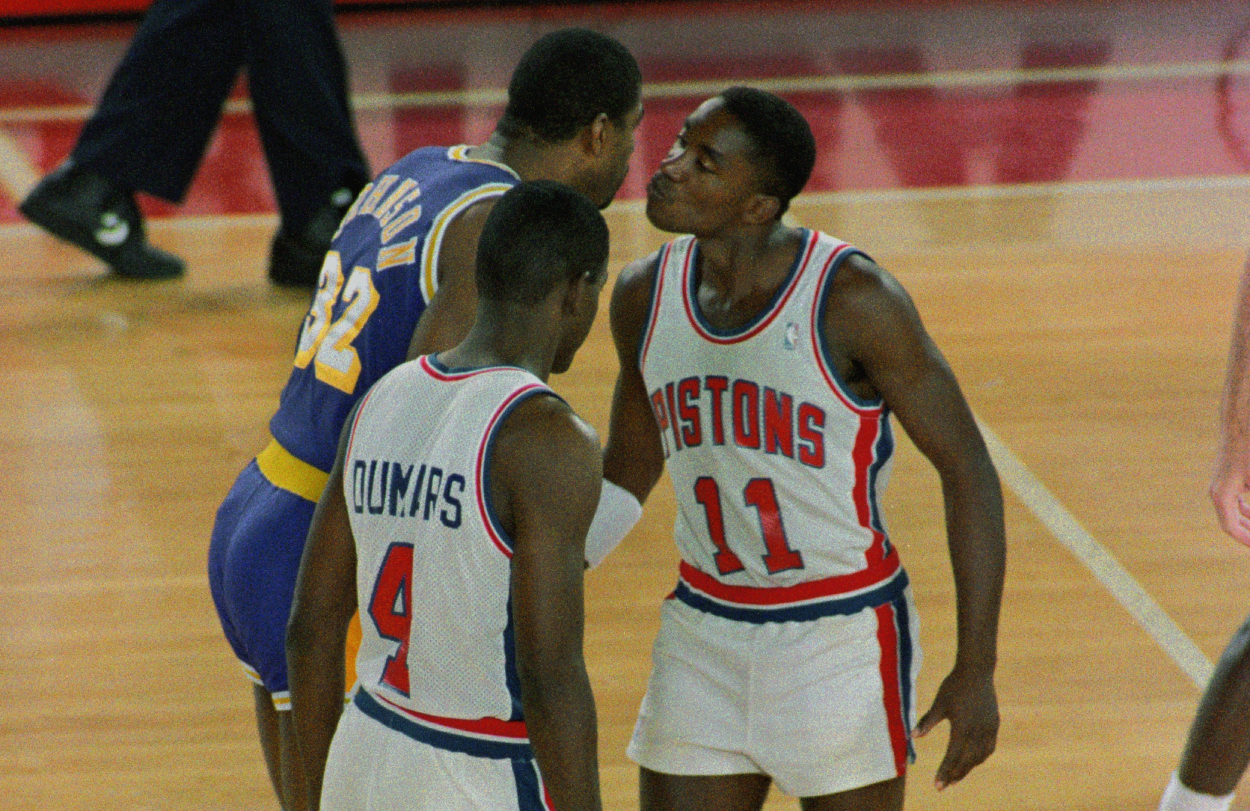 Detroit Pistons guard Isiah Thomas and Los Angeles Lakers guard Magic Johnson kiss before meeting in the NBA Finals.
