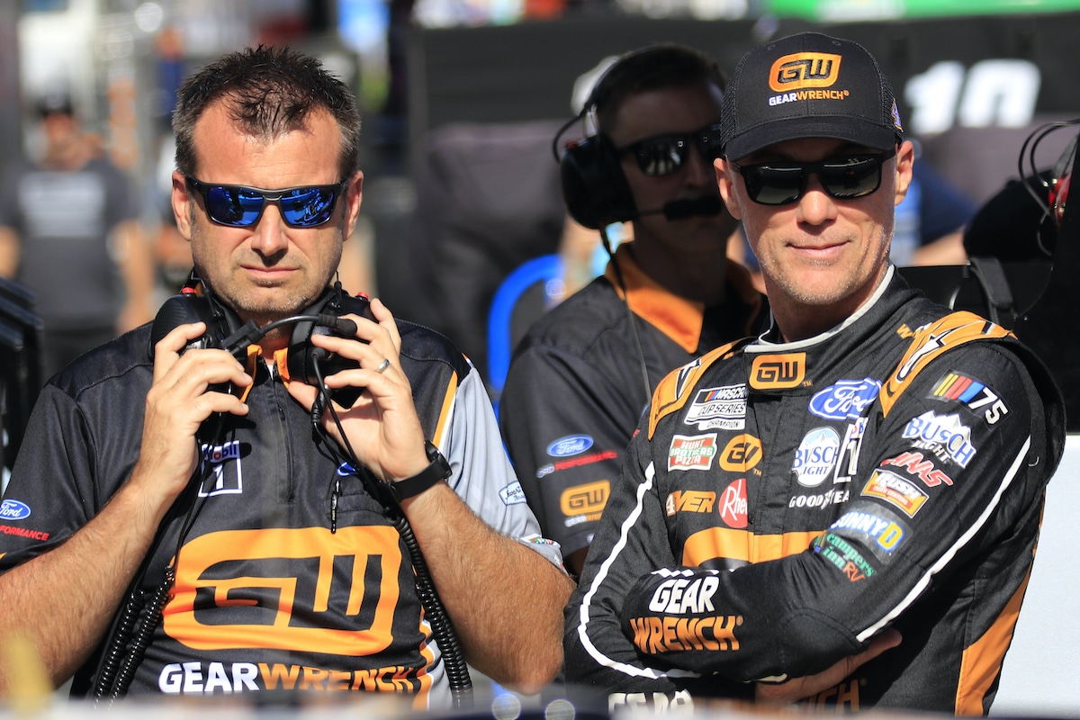 Rodney Childers and Kevin Harvick talk.