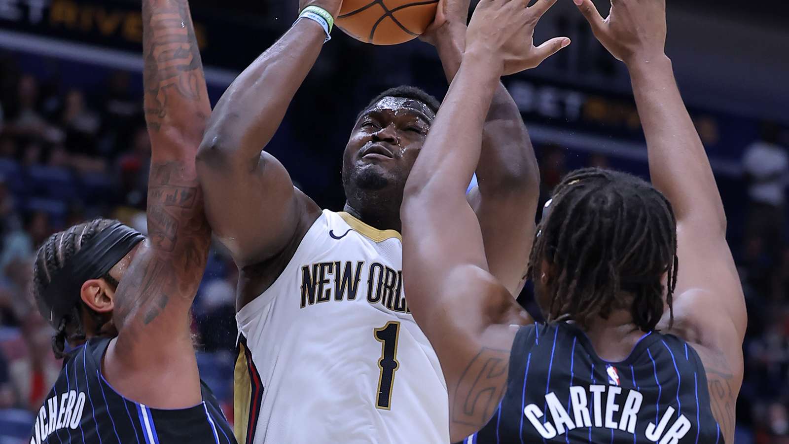 Pelicans star Zion Williamson playing against the Magic