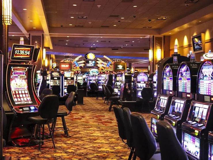 Illinois Gambler Wins $536K From $5 Bet At Four Winds Casinos Dollar Storm Wild Ninja Slot Machine