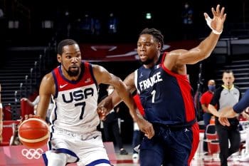 United States forward Kevin Durant (7).