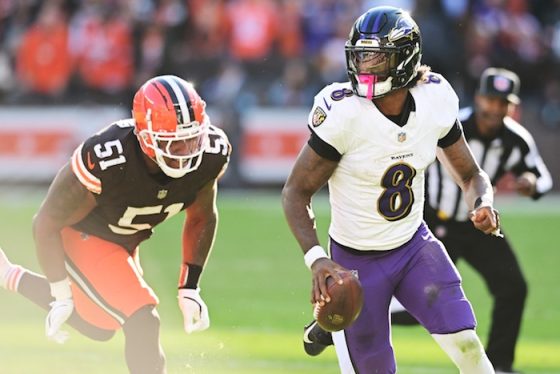Baltimore Ravens quarterback Lamar Jackson (8) scrambles.