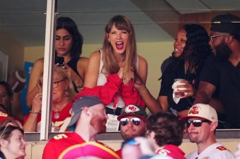 Tswift1400-ezgif.com-resize