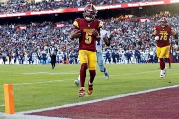 Jayden Daniels runs into the end zone.