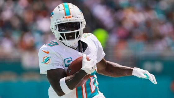 Miami Dolphins Coach On Tyreek Hill: “He’s A Great Leader”