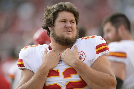 Chiefs Center Creed Humphrey Fires Up Crowd At St. Louis Blues Game