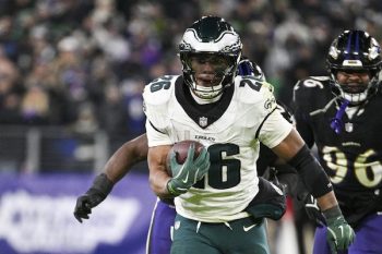 Philadelphia Eagles running back Saquon Barkley (26) rushes for a touchdown.