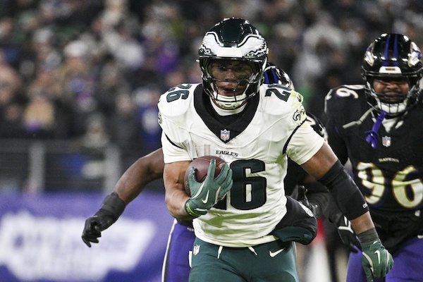 Philadelphia Eagles running back Saquon Barkley (26) rushes for a touchdown.