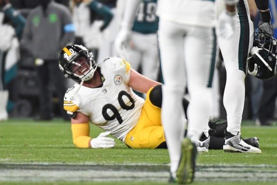 Pittsburgh Steelers linebacker T.J. Watt (90) grimaces in pain.
