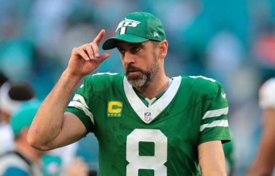 Sam Darnold, Aaron Rodgers Favorites To Be Named Steelers Starting QB In 2025