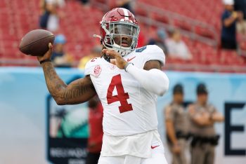 Alabama Crimson Tide quarterback Jalen Milroe throws the ball.