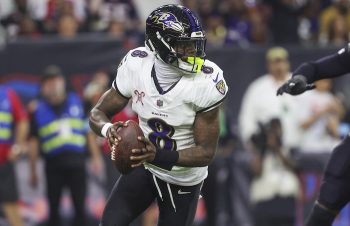 Baltimore Ravens quarterback Lamar Jackson runs the ball.