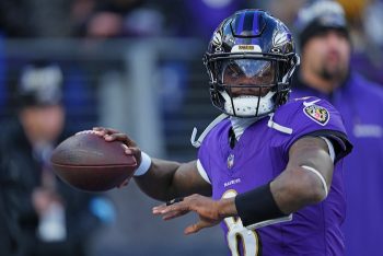 Baltimore Ravens quarterback Lamar Jackson makes a pass.