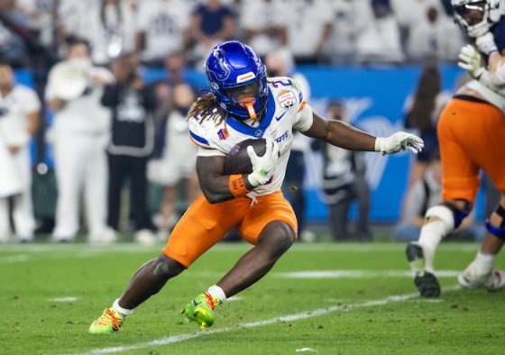 Boise State Broncos running back Ashton Jeanty runs the ball.
